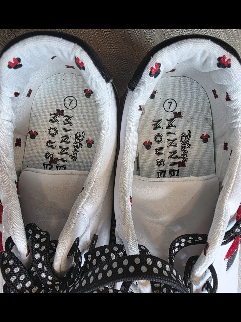 Disney White Sneakers Black & Red Low Top Minnie Accent Size 7